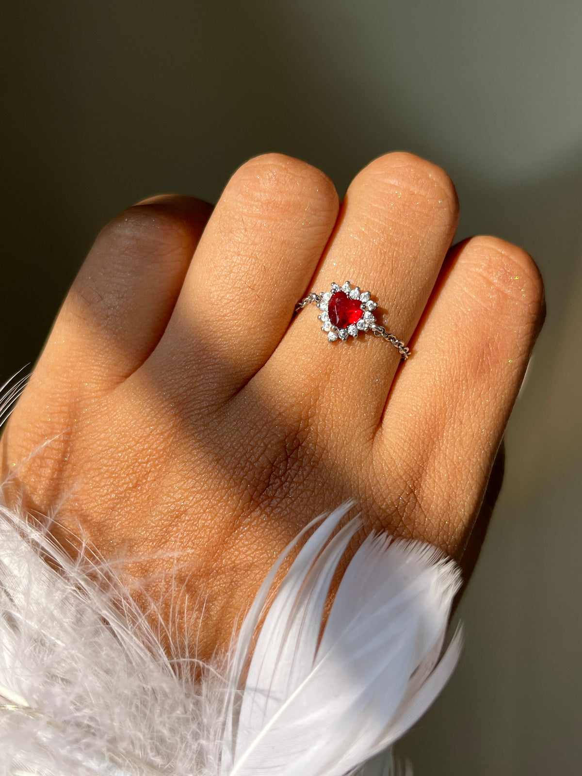 Empress of Hearts Chain Ring – Red